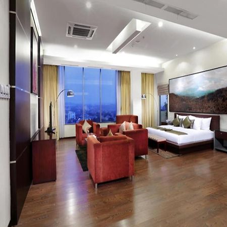 Grand Candi Hotel Семаранг Екстериор снимка