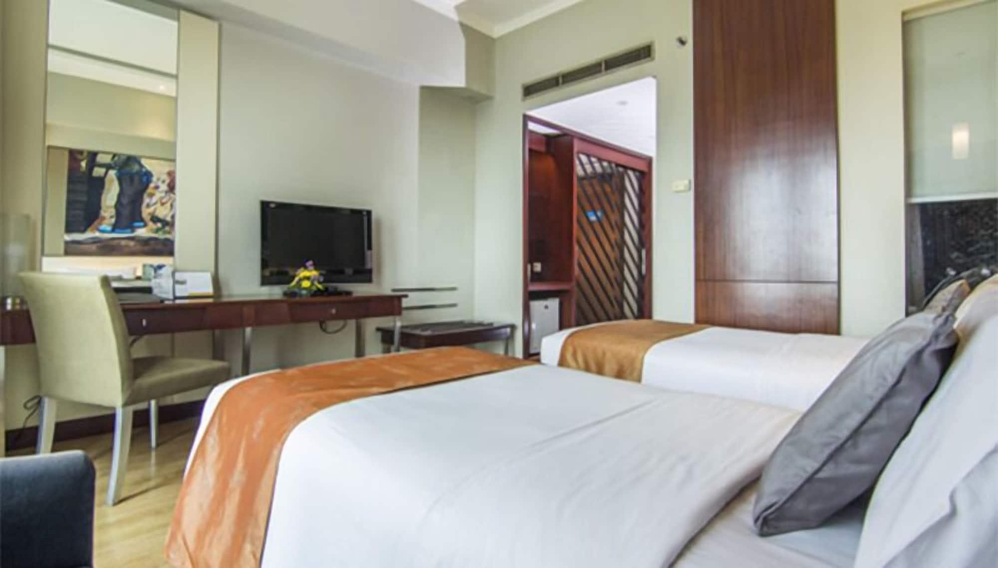 Grand Candi Hotel Семаранг Екстериор снимка
