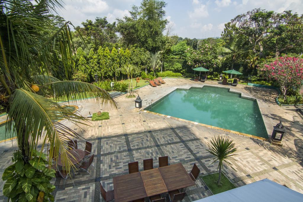 Grand Candi Hotel Семаранг Екстериор снимка