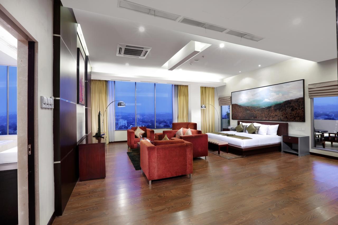 Grand Candi Hotel Семаранг Екстериор снимка