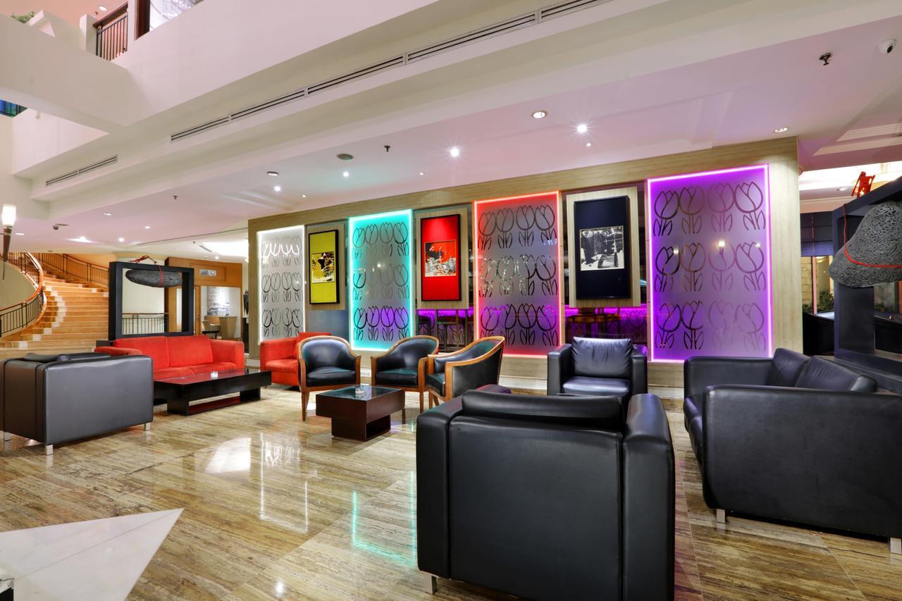 Grand Candi Hotel Семаранг Екстериор снимка