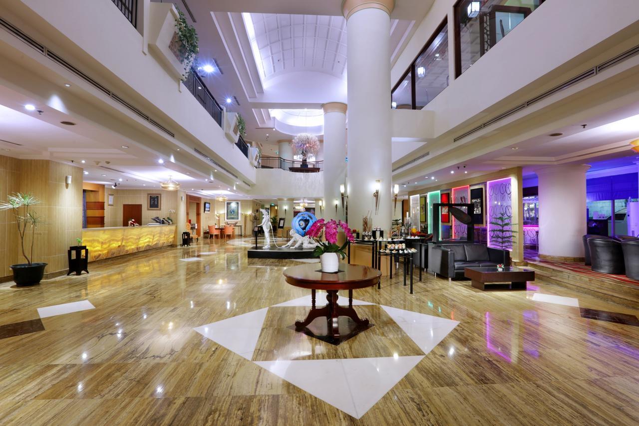 Grand Candi Hotel Семаранг Екстериор снимка