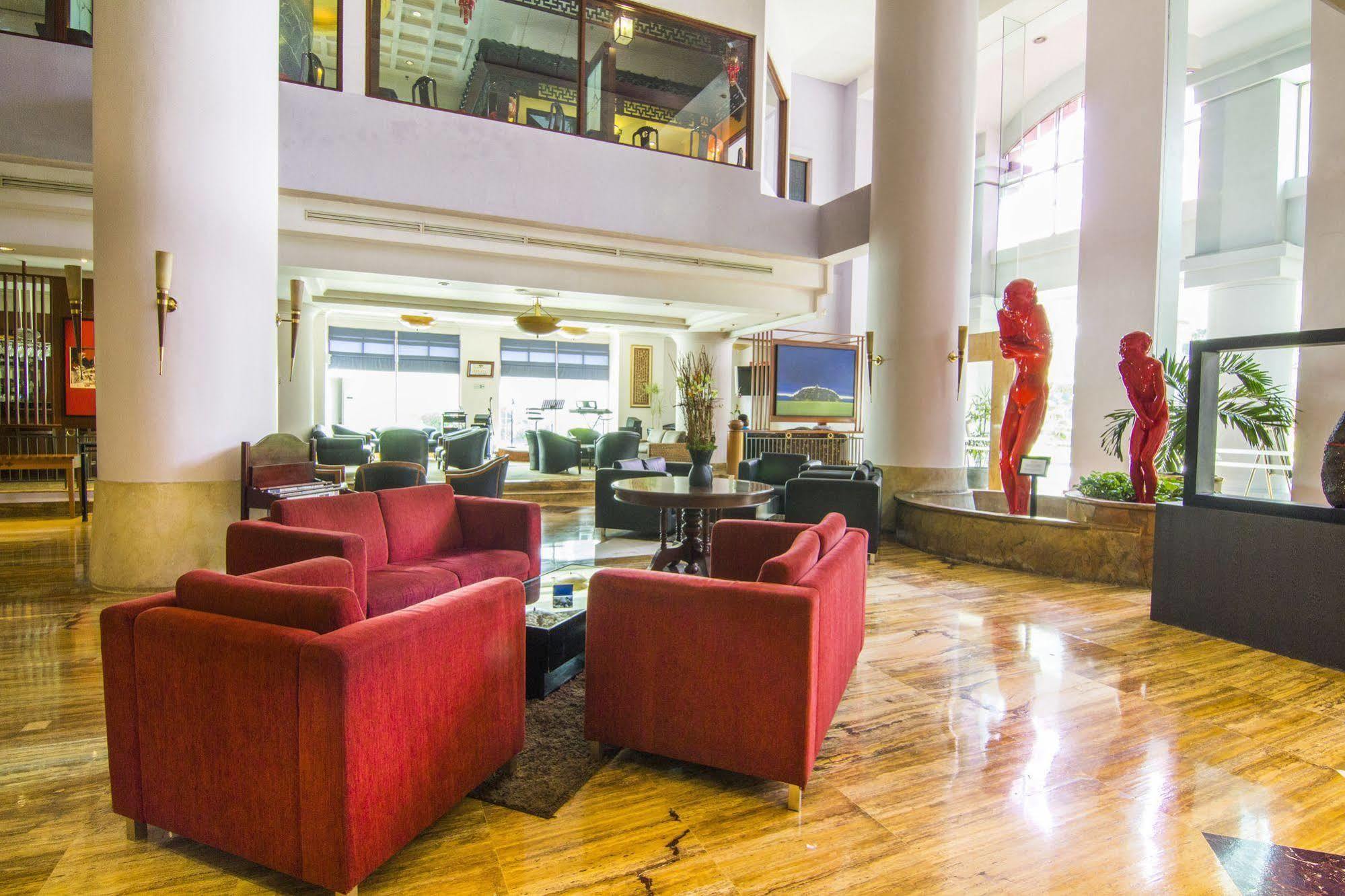 Grand Candi Hotel Семаранг Екстериор снимка