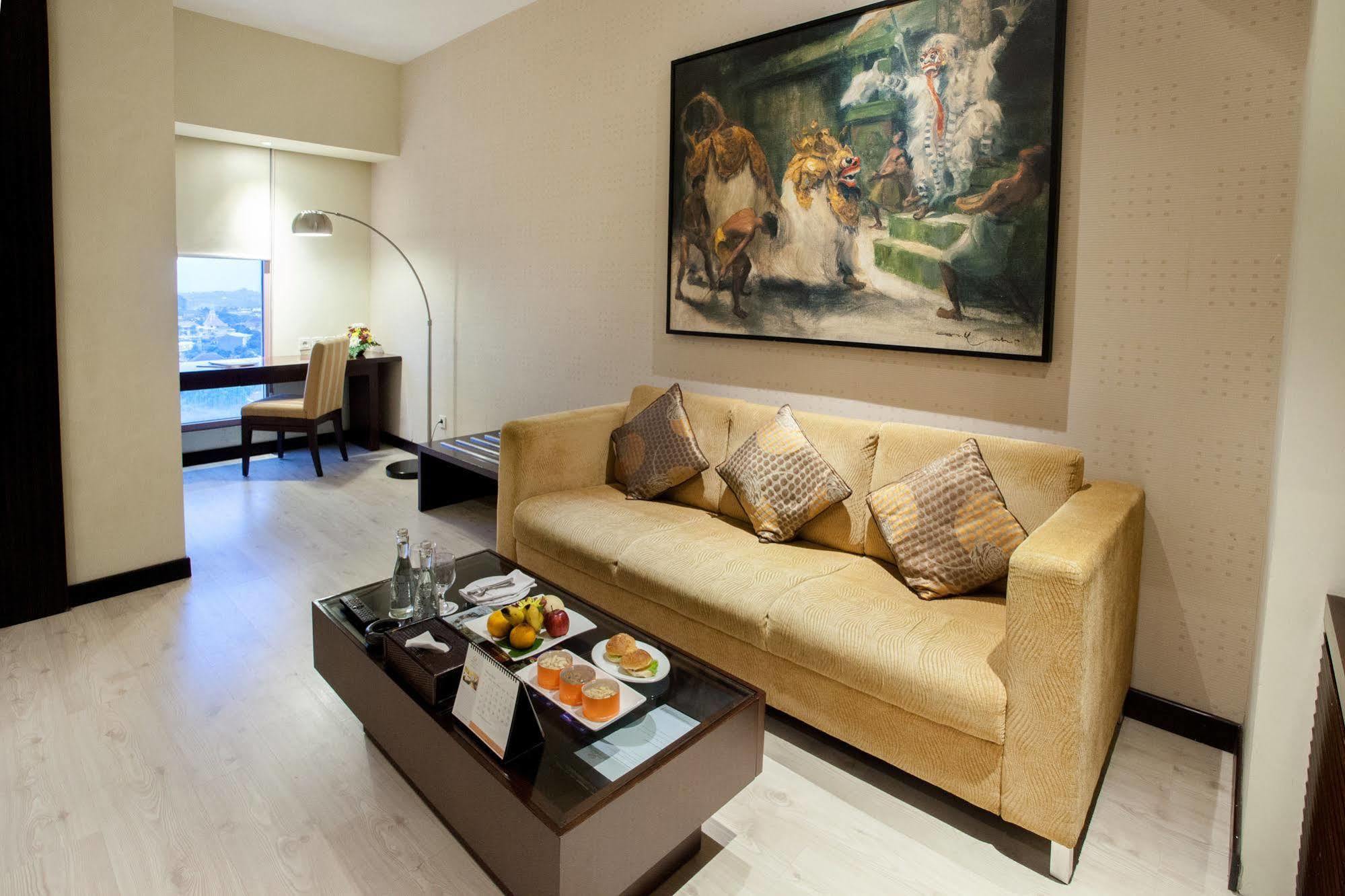 Grand Candi Hotel Семаранг Екстериор снимка