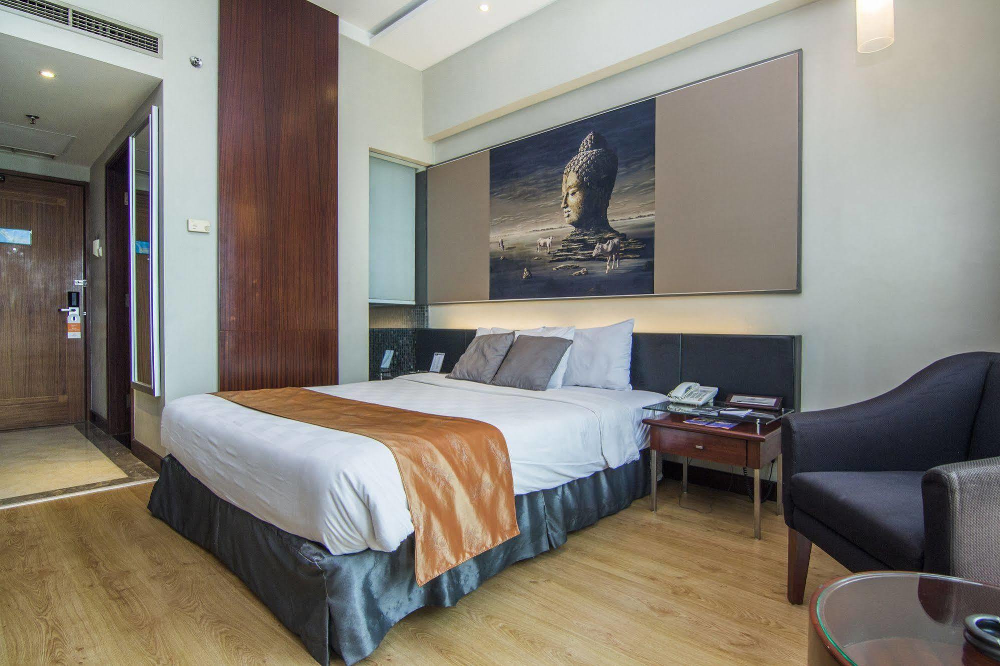 Grand Candi Hotel Семаранг Екстериор снимка
